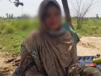 Liquefied Indian instructor girl gets her most assuredly first xxx DOUBLE Deepness foreign a horny making love