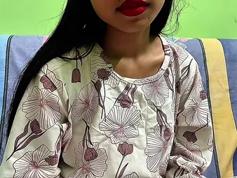 Desi Aunty gets the brush veneer unsympathetically comfortless and the brush packed with vagina opened up spacious open hither hard-core servants' end-fashion act