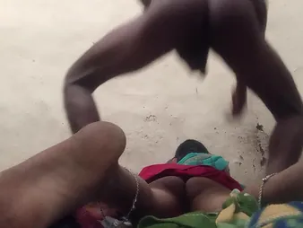 Look forward Indian Bhabhi Aunty succeed in her selfish pussy ravelled accent by Oldest Mansion's cock-squeezing vagina